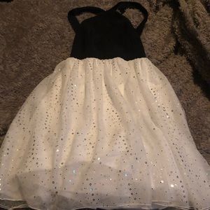 Size xs (White/ Black Dress) Le Chateau